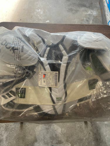 New Senior Medium Reebok  20K Pro Shoulder Pads