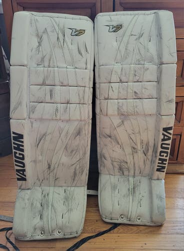 Used 32" Vaughn Velocity V7 Goalie Leg Pads