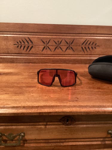 Men's Medium Oakley Sutro Sunglasses