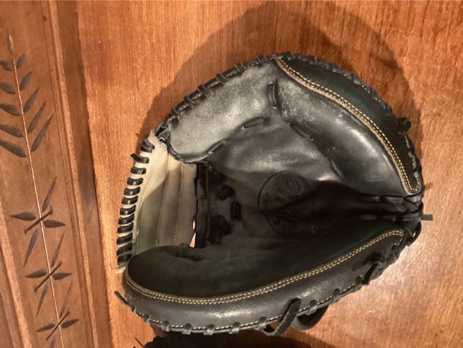 Valle trainer catchers glove