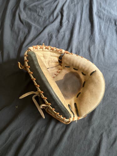 Right Hand Throw 32" CM3000SBT Baseball Glove