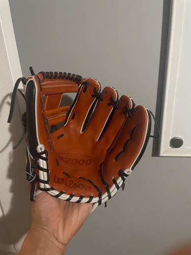 Used Infield 11.75" A2000 1975 Baseball Glove