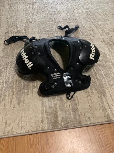 XS Riddell Quest Shoulder Pads