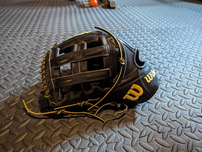 Pro Issue Wilson A2000 1799 12.75" Glove