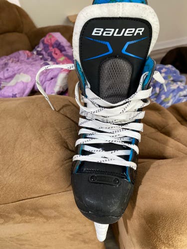 Junior Bauer Regular Width  Size 3 XLP Hockey Skates