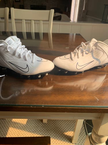 White Adult New Size 6.0 (Women's 7.0) Nike Mid Top Alpha Huarache 7 Pro