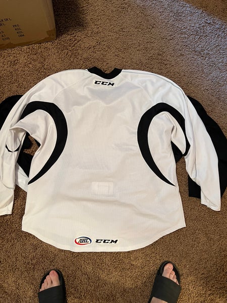 CCM 6000 SENIOR PRACTICE JERSEY - WHITE/NAVY