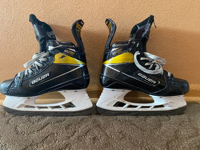 Used Bauer Regular Width Size 4.5 Supreme UltraSonic Hockey Skates