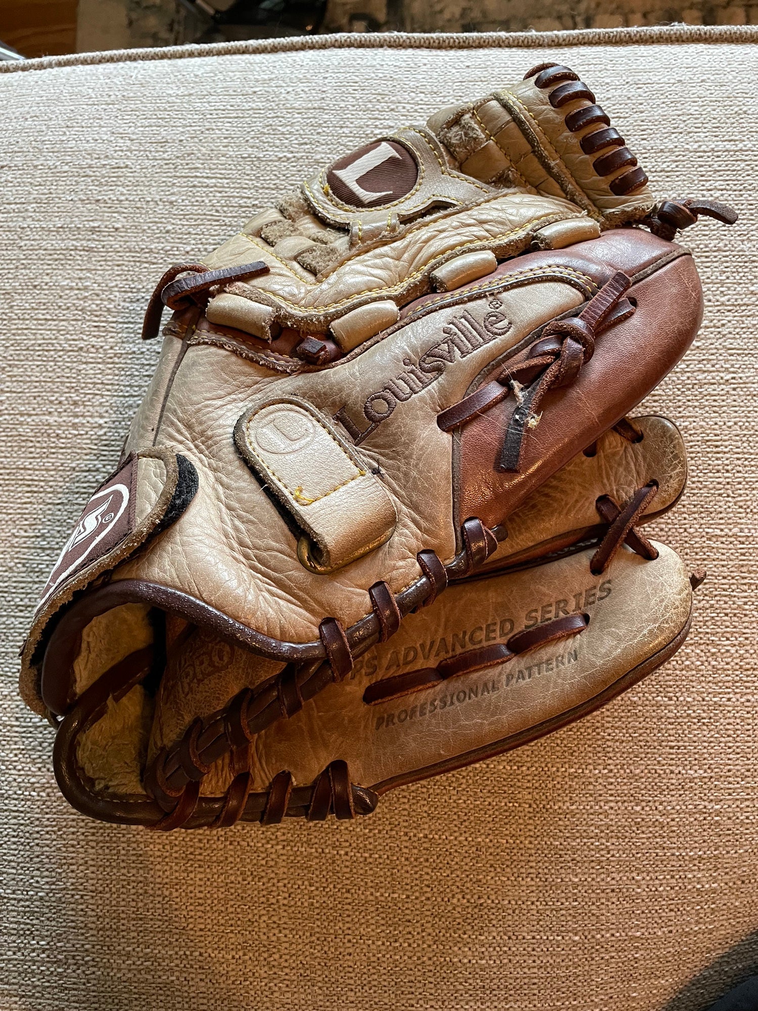 Louisville Slugger Right Hand Throw HBG27D Eric Davis Signature Model  Baseball Glove 12