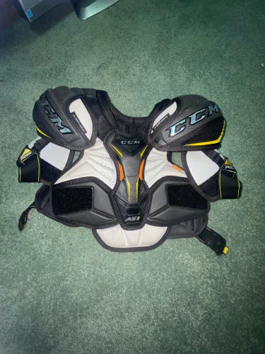 Used Medium CCM Super Tacks AS1 Shoulder Pads