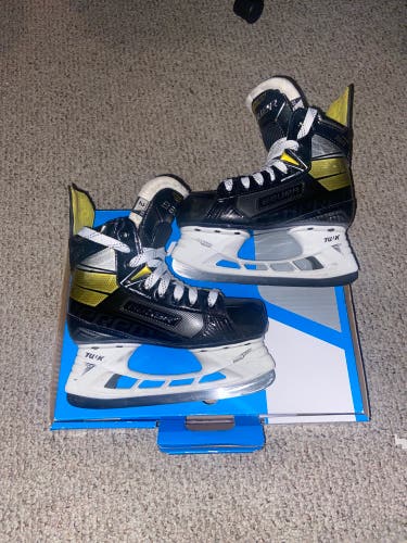 Used Bauer Extra Wide Width Size 2 Supreme 3S Hockey Skates