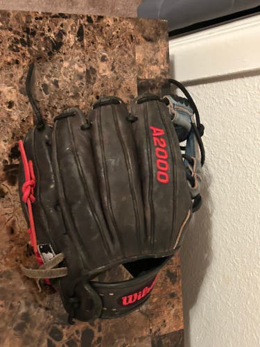 Used Infield 11.75" A2000 Baseball Glove
