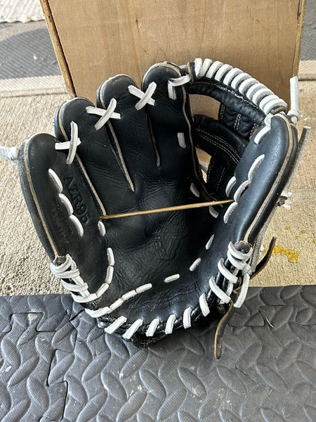 Akadema AZR-95 Prodigy Youth Baseball Glove