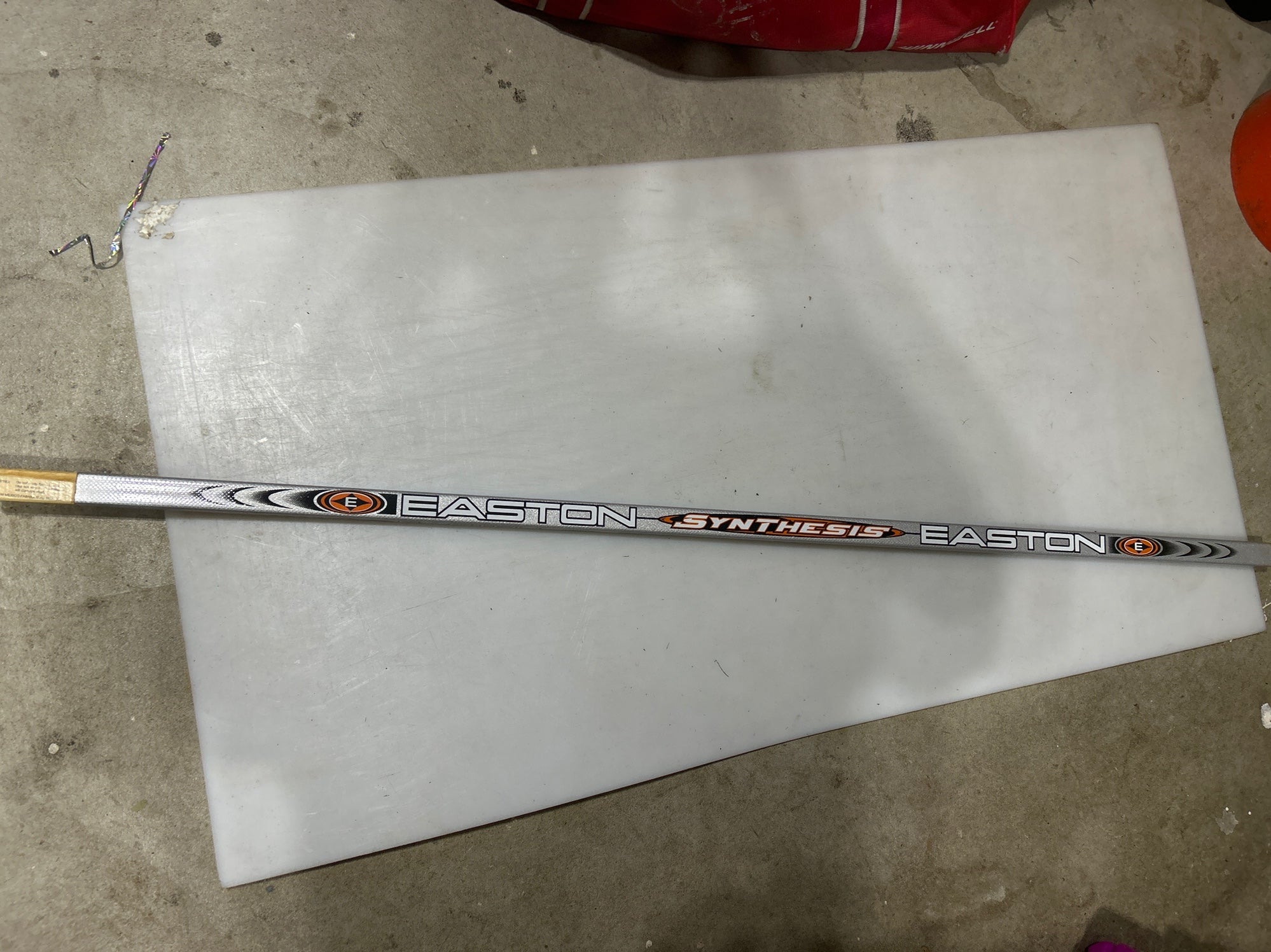 Easton Synthesis Grip Hockey Shaft- Intermediate