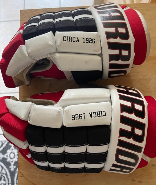 Warrior Remix Chicago Blackhawks Gloves