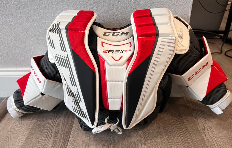 New Small/Medium Junior CCM EFLEX 5.5 Goalie Chest Protector
