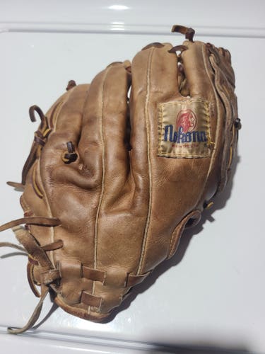 Used Right Hand Throw Nokona AMG 300 -CW Baseball Glove 12"
