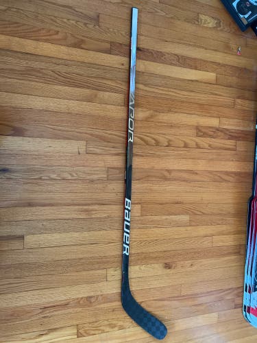Used Intermediate Bauer Left Hand Vapor Hyperlite Hockey Stick P88