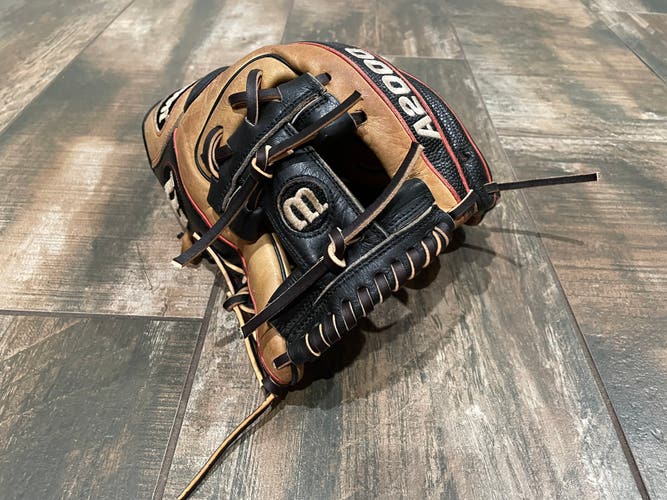 Right Hand Throw 11.5" A2000 Baseball Glove