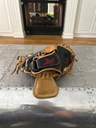 Right Hand Throw 33" CM1100PRO Catcher's Glove