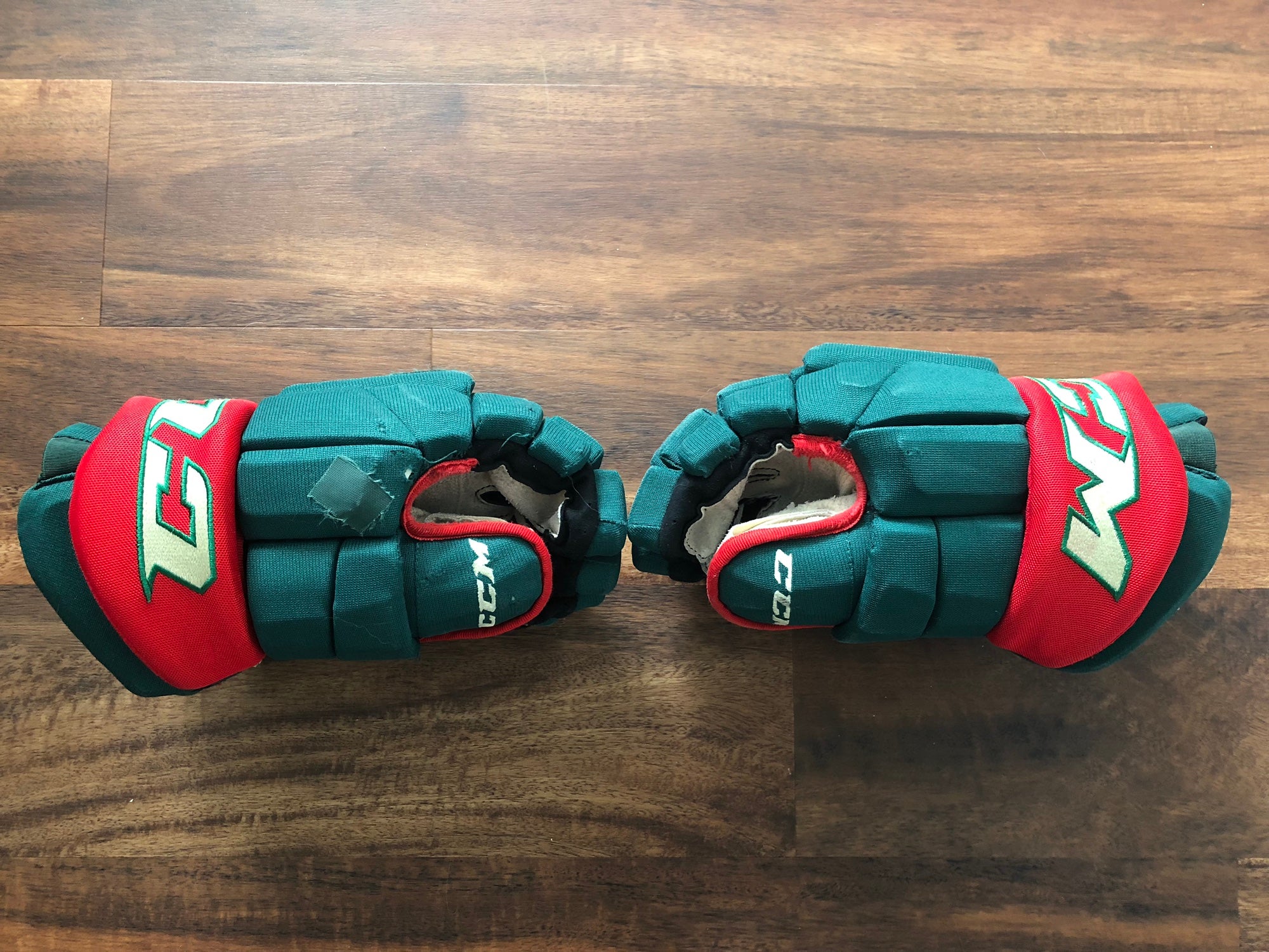 like new CCM 14 Pro Stock HG12 Gloves minnesota wild