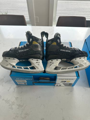 Used Bauer Regular Width   Size 2 Supreme 3S Pro Hockey Skates