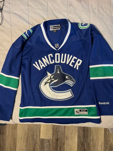 Reebok Vancouver Canucks Jersey. Women’s Medium.