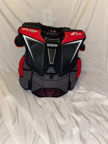 Small CCM Extreme Flex Shield E2.9 Goalie Chest Protector