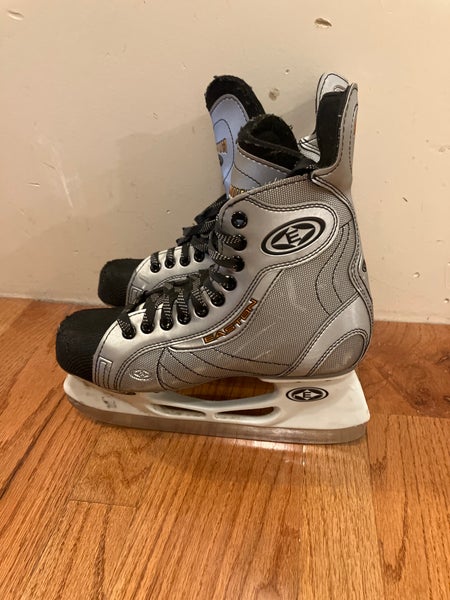 Used Easton Eq50 Youth 09.0 Ice Hockey Skates | SidelineSwap