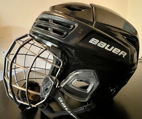 Used Medium Bauer Re-Akt 200 Helmet