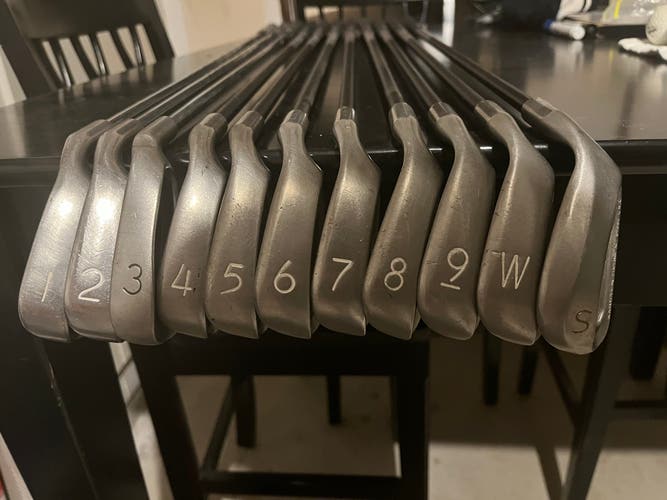 Men's Right Handed Senior Flex Graphite/Steel Shaft Eye 2 Iron Set