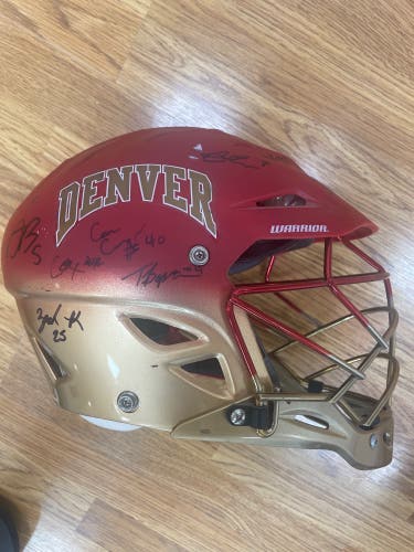 DU 2015 NATIONAL CHAMIONSHIP TEAM SIGNED HELMET