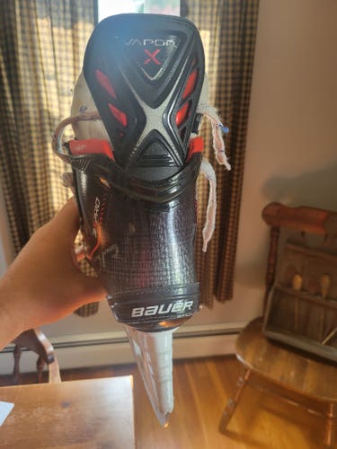 Used Junior Bauer pro 3x Hockey Skates Regular Width Size 6