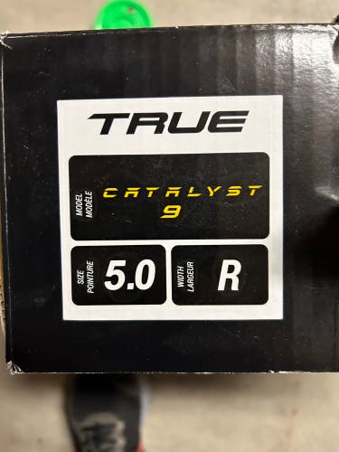 Used True Regular Width Size 5 Catalyst 9 Hockey Skates