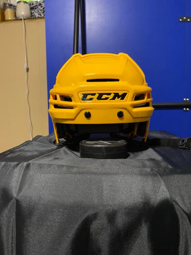New Medium CCM  Tacks 910 Helmet