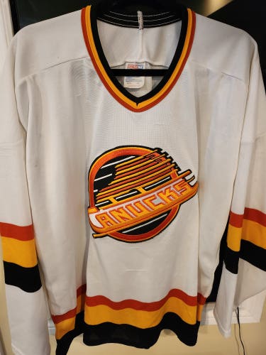 XL Vancouver Canucks Jersey Flying Skate Logo