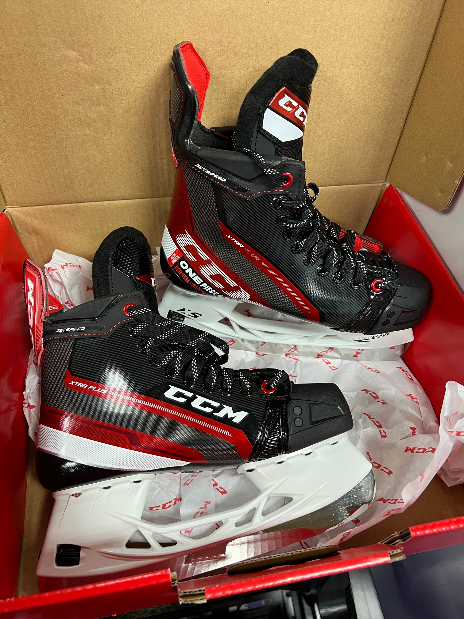 New Senior CCM Jetspeed XTRA PLUS Hockey Skates Regular Width Size 7