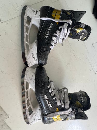 Used Bauer Regular Width   Size 7 Supreme UltraSonic Hockey Skates