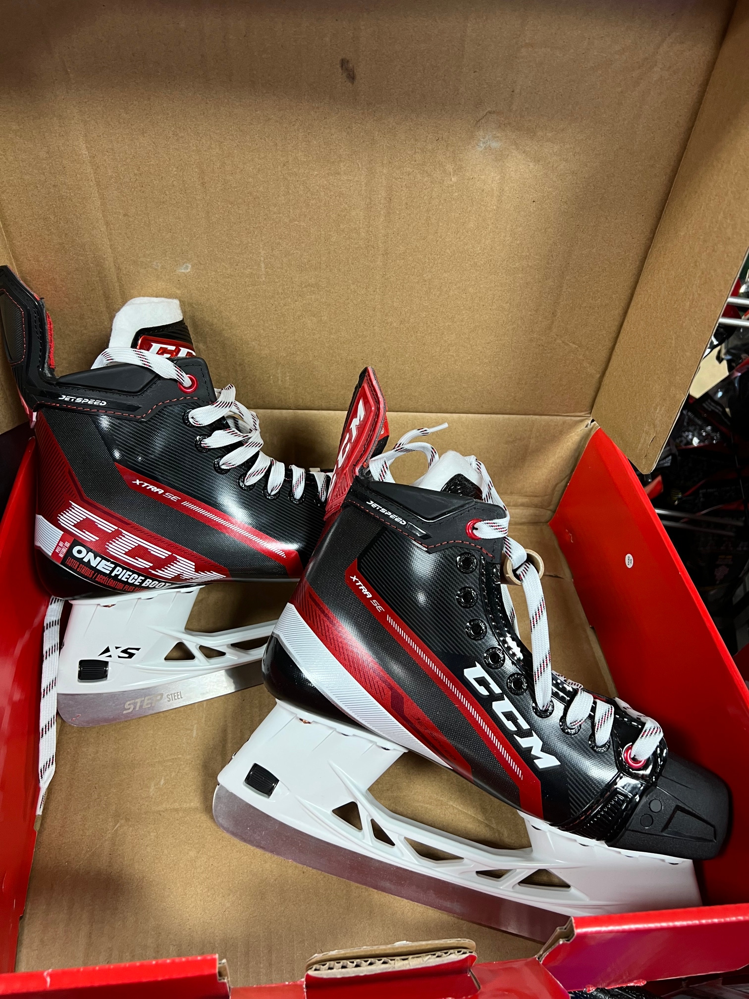 New Senior CCM Jetspeed XTRA SE Hockey Skates Regular Width Size 7.5
