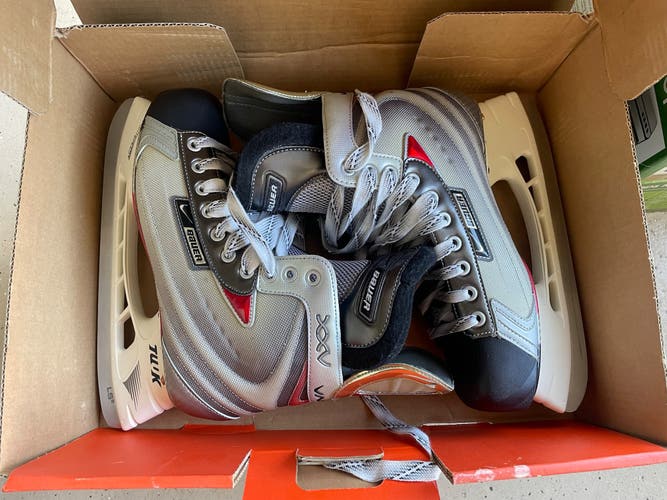New Bauer Regular Width Size 9.5 Vapor XXV Hockey Skates