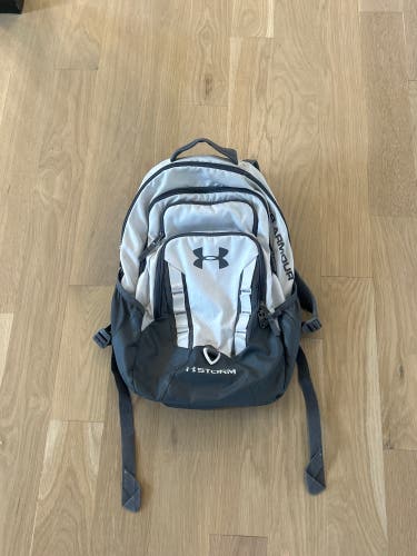 White Used Large/Extra Large Under Armour Backpack