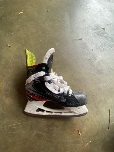 Used Bauer Size 7 Vapor X2.9 Hockey Skates
