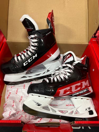 New Intermediate CCM JetSpeed FT4 Pro Hockey Skates Regular Width Size 5