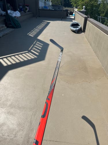 Senior Left Hand P92M Pro Stock Vapor Team Hockey Stick