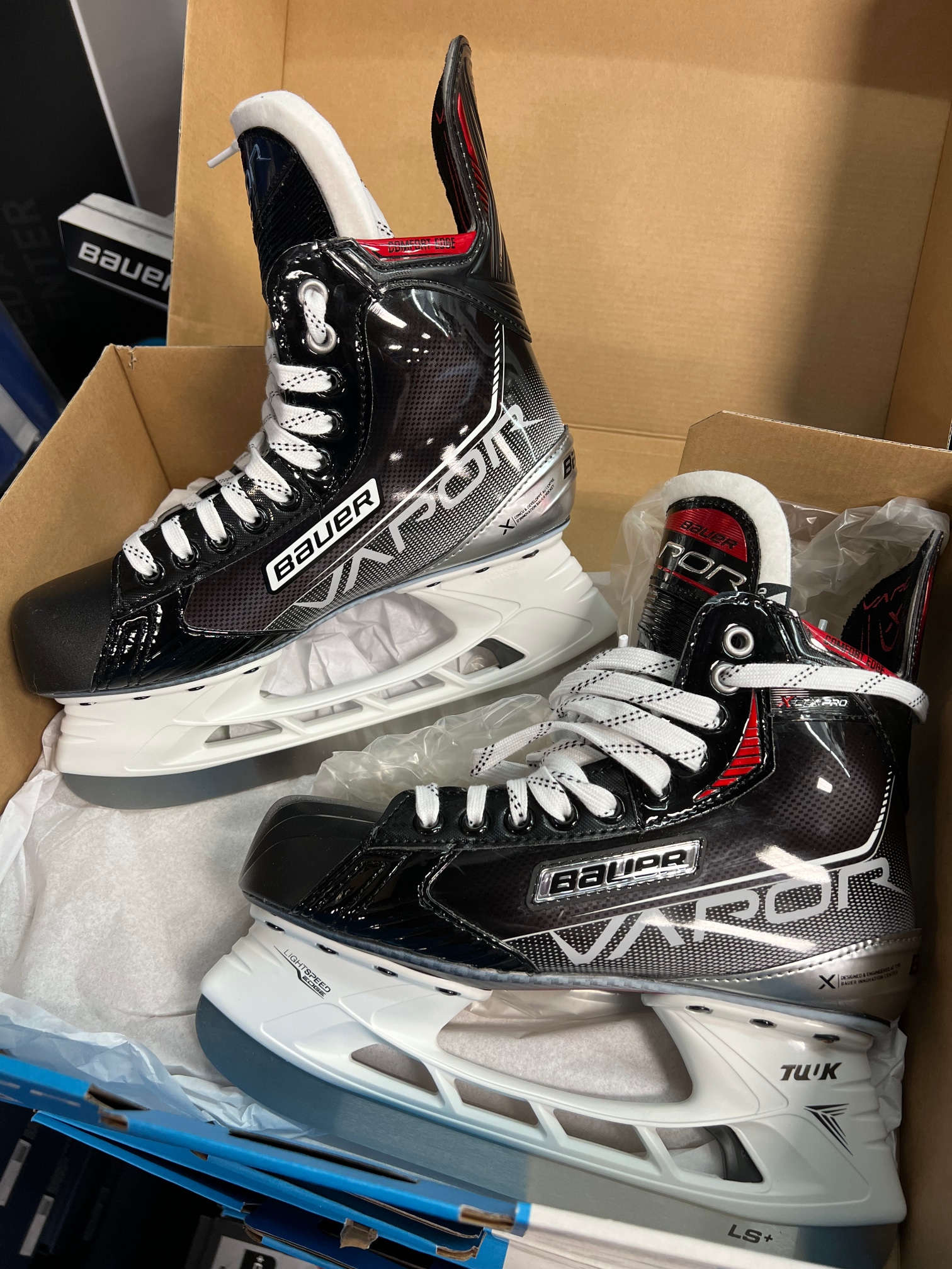 New Junior Bauer Vapor XLTX Pro Hockey Skates Regular Width Size 3.5