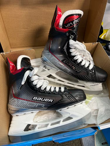 New Intermediate Bauer Vapor XLTX Pro+ Hockey Skates Extra Wide Width Size 5
