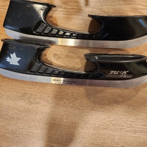 FOR PROSTOCKOTTAWA  Used Bauer TUUK Custom+ 280 Black