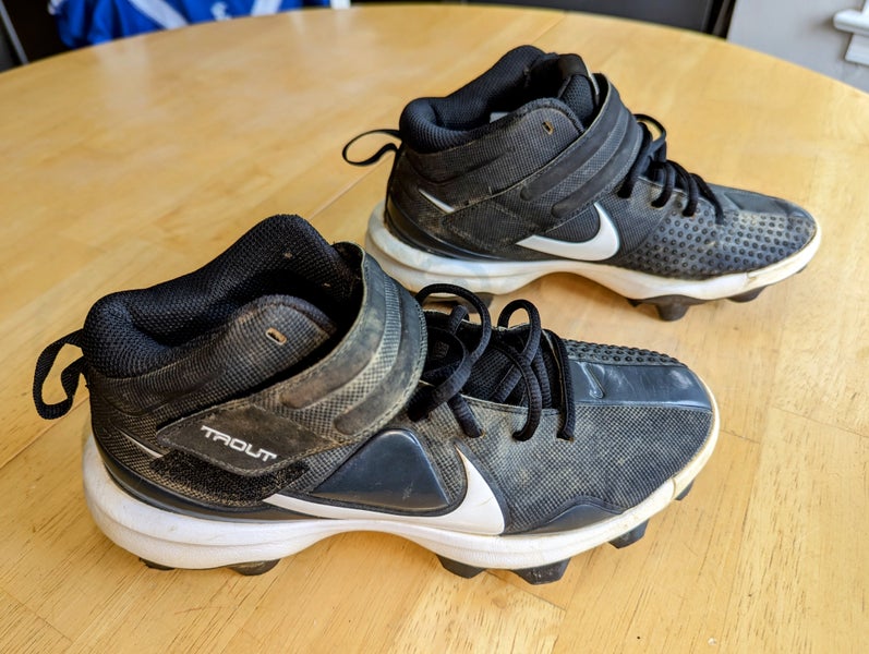 Black Used Youth 3.5 Molded Nike Trout Cleats