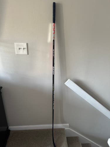 Senior Right Handed P28  Vapor Hyperlite Hockey Stick