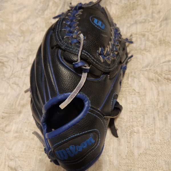 Wilson Right Hand Throw A200 T-Ball Baseball Glove 10" Black with Blue Laces